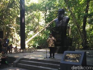 Cagar Alam Tangkoko Berusia 100 Tahun, Patung Alfred Wallace Diresmikan