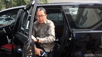 Joko Driyono, yang kerap disapa Jokdri, tiba di gedung Direktorat Reserse Kriminal Umum, Polda Metro Jaya, Jakarta, Kamis (21/2/2019) pukul 09.45 WIB. Jokdri enggan berkomentar terkait pemeriksaan lanjutannya hari ini.