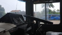 Bus punya ciri khas yang mudah sekali dikenali, yaitu model jendelanya. Foto: Ridwan Arifin