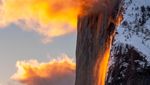 Foto Air Terjun Api yang Tidak Panas, Cantik Pula