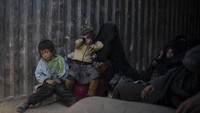 Perang tak hanya menghancurkan rumah dan memisahkan anak-anak dengan keluarga mereka tetapi juga meninggalkan trauma mendalam atas perang yang tak kunjung berakhir di Suriah. Felipe Dana/AP Photo.