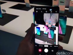 Menggenggam Samsung Galaxy S10 dan Galaxy S10+ yang Menawan