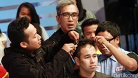 Namun tak banyak yang menyangka ternyata Denny dan Raffi justru sangat dekat. Dok. detikHOT