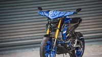 Bila masih standar bawaan pabrik, itu berarti MT-15 dibekali mesin berkapasitas 155cc 4-katup berpendingin cairan dengan 6 percepatan. Mesin ini mampu menyemburkan tenaga sebesar 14,2 kW di 10.000 rpm dan torsi maksimum 14,7 Nm pada 8.500 rpm. Foto: Dok. MotoSaigon