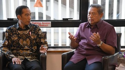 Momen Jokowi Jenguk Ani Yudhoyono dan Berbincang dengan SBY