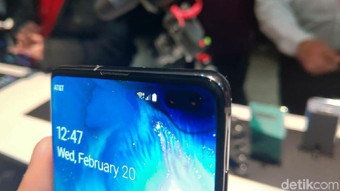 Samsung Galaxy S10, bagaimana perbandingannya dengan iPhone XS dan Google Pixel 3? (Foto: Muhamad Imron Rosyadi/detikINET) Samsung Galaxy S10, bagaimana perbandingannya dengan iPhone XS dan Google Pixel 3? (Foto: Muhamad Imron Rosyadi/detikINET)