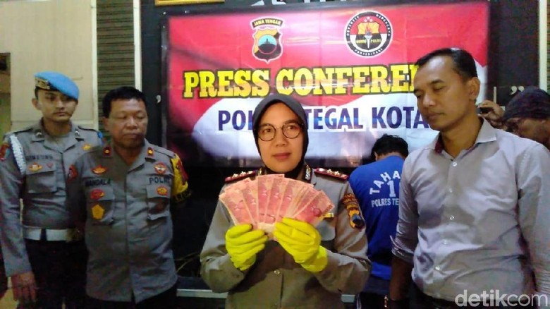 Pakai Uang Palsu Saat belanja, 2 Orang Ditangkap di Kota Tegal Pakai Uang Palsu Saat belanja, 2 Orang Ditangkap di Kota Tegal