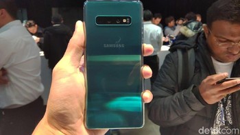 Samsung mentenagai dua ponsel ini dengan prosesor Exynos 9820. Foto: Muhamad Imron Rosyadi/detikINET