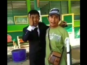 Lulus Sidang Skripsi, Pria Ini Cari Sang Ayah yang Sedang Jualan Siomay
