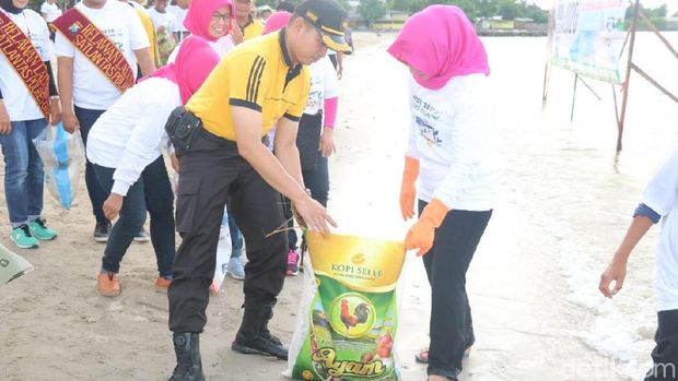 Hari Peduli Sampah Polisi Di Gresik Akan Gelar Fashion Show