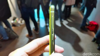 Memiliki baterai berkapasitas 3.100 mAh. Foto: Muhamad Imron Rosyadi/detikINET