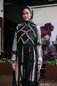 Tampil Di New York Fashion Week Baju Dian Pelangi Ditaksir Miss USA