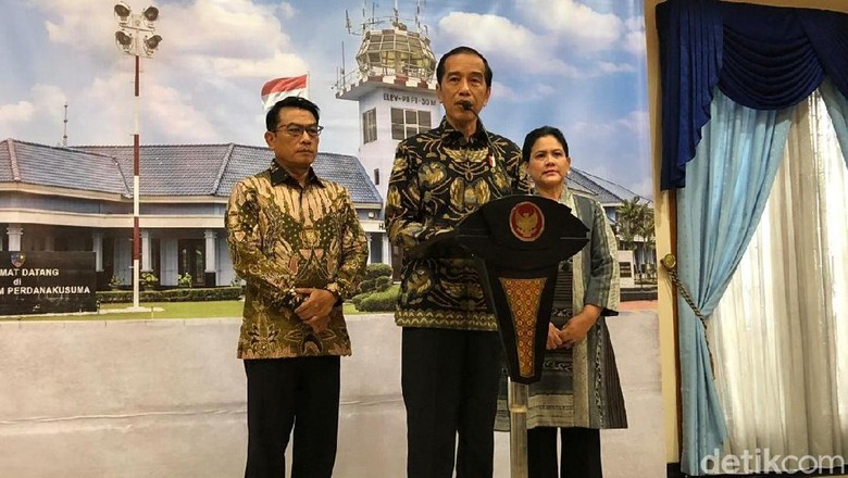 Bertolak ke Singapura, Jokowi Doakan Ibu Ani Segera Sembuh Bertolak ke Singapura, Jokowi Doakan Ibu Ani Segera Sembuh