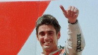 Di kelas 500cc atau MotoGP, pembalap asal Australia Mick Doohan menang di GP Indonesia 1996. Ketika itu Doohan mengalahkan Alex Barros dan Loris Capirossi. (Mike Cooper/ALLSPORT via Getty Images)