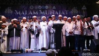 Munajat 212 yang digelar di Monas ini untuk meminta berkah kepada Allah SWT. 