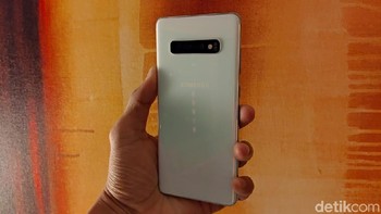 Fitur keamanannya dilengkapi Ultrasonic Fingerprint Scanner di layar, pemindai wajah. Foto: Muhamad Imron Rosyadi/detikINET