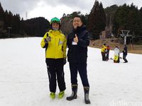 Yang Wajib Dilakukan di Negeri Sakura, Main Ski