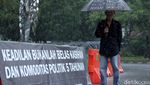 Diguyur Hujan, Aksi Kamisan ke-575 Digelar di Depan Istana