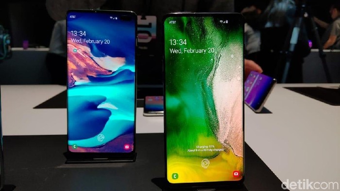 Samsung Galaxy S10, lini istimewa penanda edisi ke-10 Samsung Galaxy S. (Foto: Muhamad Imron Rosyadi/detikINET) Samsung Galaxy S10, lini istimewa penanda edisi ke-10 Samsung Galaxy S. (Foto: Muhamad Imron Rosyadi/detikINET)