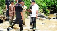 Cerita Plt Bupati Cianjur Menantang Maut Seberangi Sungai Tanpa Jembatan