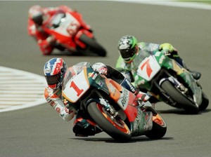 Daftar Pebalap yang Pernah Pakai Nomor Motor 1 di MotoGP, yang Berhasil Cuma Ini