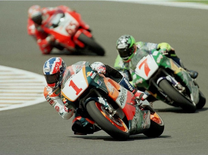 7 Apr 1996:  World Champion Mick Doohan leads second place rider Alex Barros and third Loris Capirossi at the 500cc Indonesian Motorcycle Grand Prix at Sentul, Jakarta.  Mandatory Credit: Mike Cooper/ALLSPORT
