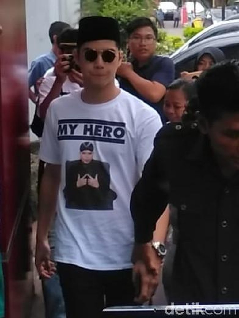 Ditanya Oleh-oleh untuk Dhani, Al: Bawa Kasih Sayang Buat Papa Ditanya Oleh-oleh untuk Dhani, Al: Bawa Kasih Sayang Buat Papa
