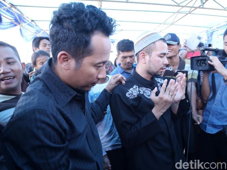 Teman Sejati! Persahabatan Denny Cagur dan Raffi Ahmad