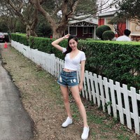 Banyak netizen yang bercandan dan mengungkapkan bahwa mereka tidak akan pernah absen di kelas Cheng. Sementara itu, beberapa netizen juga bersedia untuk kembali ke sekolah hanya untuk mengambil mata kuliahnya. Foto: Instagram @jhiawen.cheng