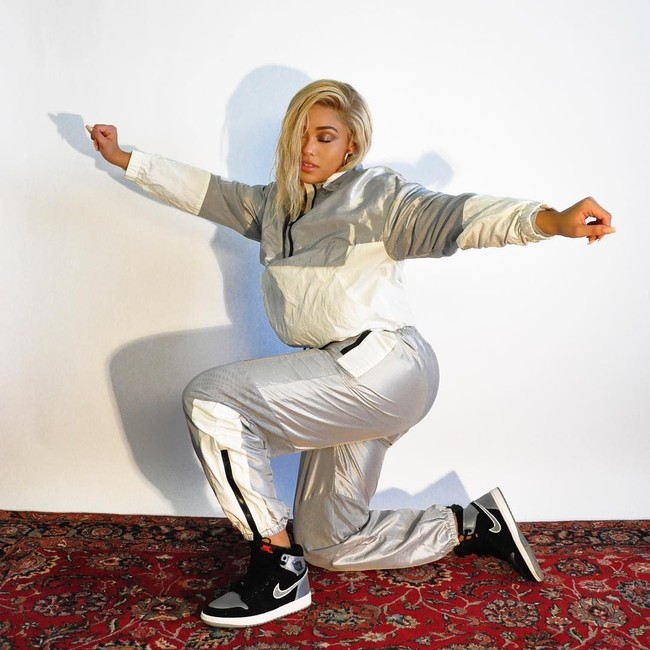 Sesekali, gaya sporty juga menjadi andalan Jordyn. (Foto: Instagram/@jordynwoods)