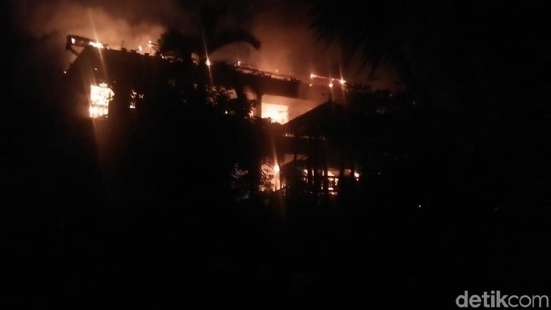 Mes Toko Emas Di Magetan Dilalap Api, 1 Karyawan Tewas Terbakar Mes Toko Emas Di Magetan Dilalap Api, 1 Karyawan Tewas Terbakar