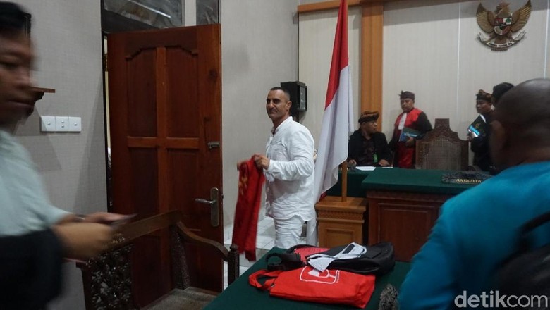 Tak Bayar, WN Australia Ngeloyor Bawa Tas Gucci di Duty Free Bali Tak Bayar, WN Australia Ngeloyor Bawa Tas Gucci di Duty Free Bali