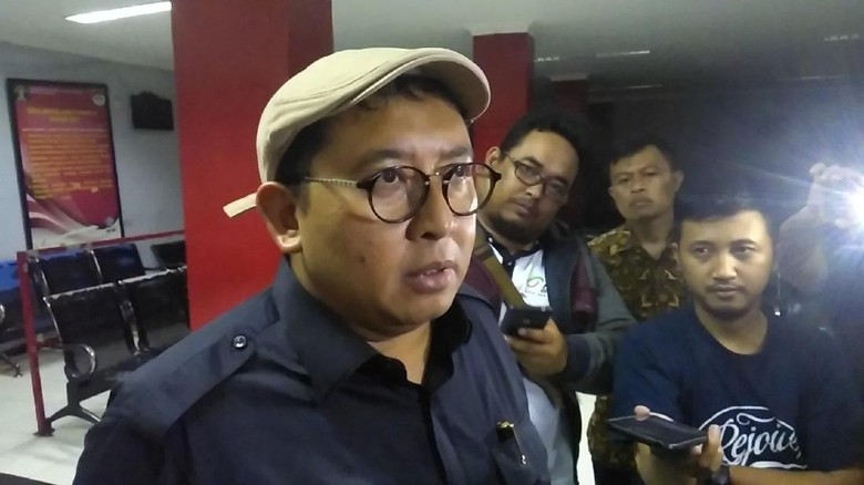 Kunjungi Dhani di Rutan Medaeng, Fadli Zon Soroti Overcapacity Kunjungi Dhani di Rutan Medaeng, Fadli Zon Soroti Overcapacity