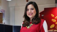 Tasya ingin memilah sampah  organik dan anorganik sebelum membuangnya dapat menjadi gaya hidup dan membantu untuk menjaga lingkungan bagi generasi mendatang kelak. Pool/Ismail/detikFoto.