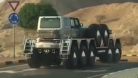 Basis mobil ini merupakan Oshkosh M1075 military truk yang dibeli Hamad dari Amerika dengan Palletized Load System (PLS). Mobil militer ini biasanya digunakan untuk mengangkut kontainer atau sebagai pengangkut roket balistik. Foto: Istimewa