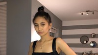 Mengawali karir musik sejak tahun 2014, Nicole Zefanya atau akrab disapa Niki berhasil menciptakan lagu yang disukai oleh Lisa Blackpink. Niki sendiri kini tergabung dalam label musik Amerika terkenal 88rising. Foto: Instagram @nikizefanya