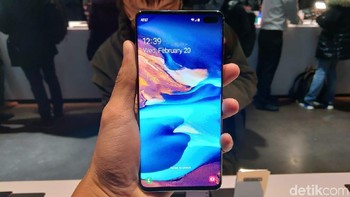 4. Samsung Galaxy S10+ dengan skor 359.987. Foto: Muhamad Imron Rosyadi/detikINET