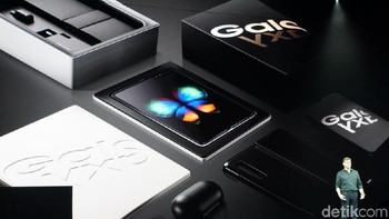Dengan diluncurkannya Galaxy Fold di Galaxy Unpacked Event 2019, Samsung menepati janjinya yang menyebutkan ponsel lipat tersebut akan tersedia pada pertengahan pertama 2019. Foto: Muhamad Imron Rosyadi/detikINET