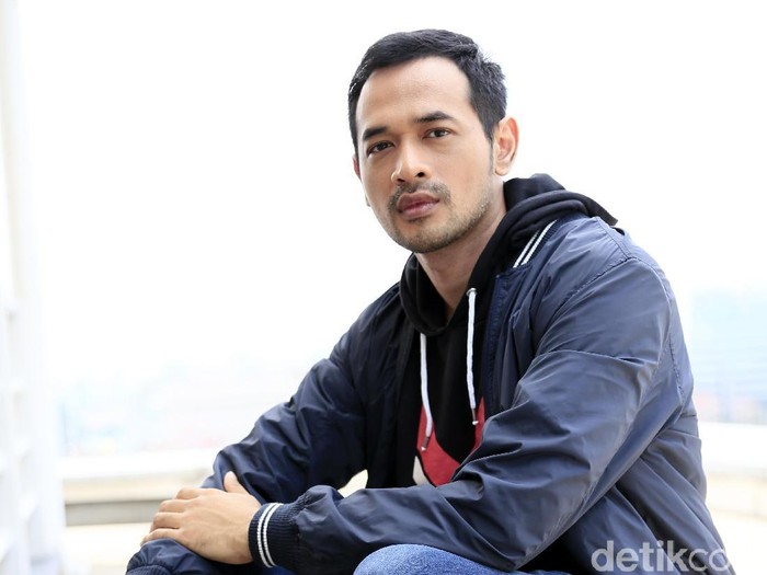 Oka Antara jadi salah satu pemain baru sinetron Ikatan Cinta. Foto: Asep Syaifullah/detikFoto Oka Antara jadi salah satu pemain baru sinetron Ikatan Cinta. Foto: Asep Syaifullah/detikFoto