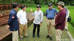 Lengan Kemeja Digulung, Begini Gaya Jonan ke Banyuwangi