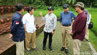 Menteri kelahiran Surabaya itu, mengunjungi Taman Gandrung Terakota di lereng Gunung Ijen.