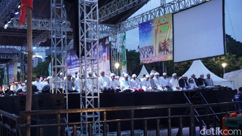 Fenomena Perang Badar Milenial Fenomena Perang Badar Milenial