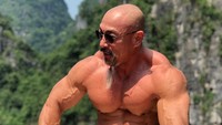 Pria paruh baya ini dijuluki Master Roshi karena sangat mirip dari segi postur tubuh. (master_roshi_real_life/Instagram)