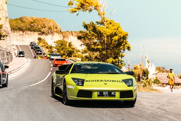 Komunitas Mobil Mewah Lamborghini Plesiran di Bali