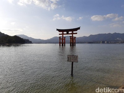 Tempat Pemujaan dan Kuil Terapung Jepang yang Mistis