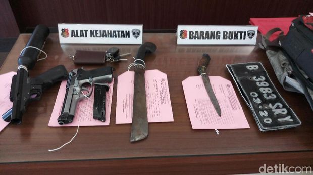 Polisi Tangkap Kawanan Perampok Berpistol Spesialis Minimarket di Jaksel