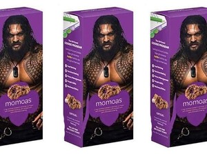 Pasang Foto Seksi Jason Momoa, Biskuit Pramuka Ini Laris Manis