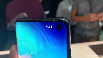 Sementara Galaxy S10 hanya ada satu dan ukurannya 10 MP. Foto: Muhamad Imron Rosyadi/detikINET