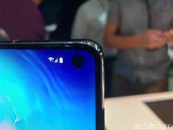 Menggenggam Samsung Galaxy S10 dan Galaxy S10+ yang Menawan
