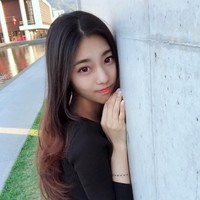 Wanita berusia 28 tahun ini mengajar ekonomi berbasis kekayaan intelektual di Universitas Sains dan Teknologi Chien Hsin di Taoyuan, Taiwan. Foto: Instagram @jhiawen.cheng